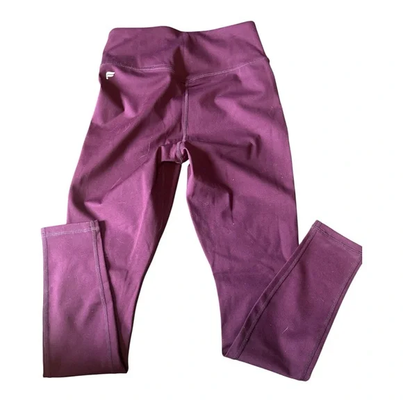 Fabletics Women Anyway High-WaistedShort Purple Leggings Size 6 (Small)